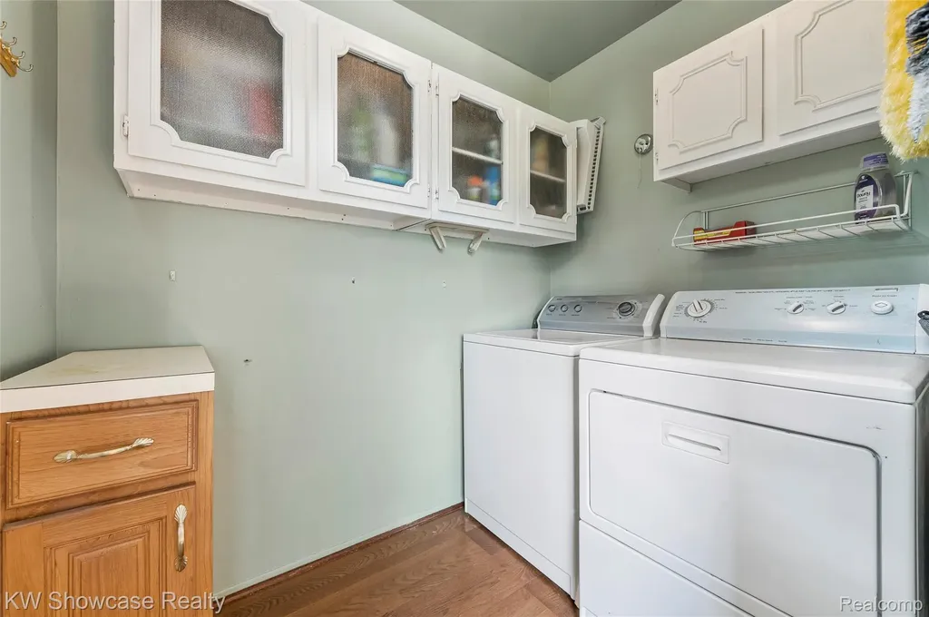 27390 Everett Street Southfield City MI 48076