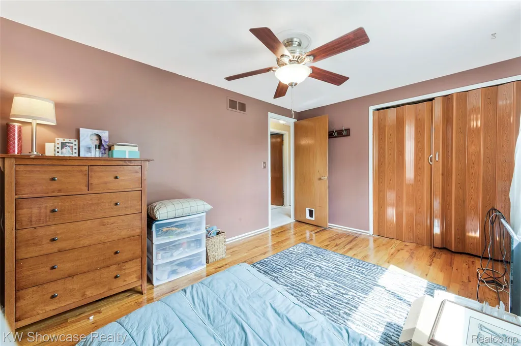 27390 Everett Street Southfield City MI 48076