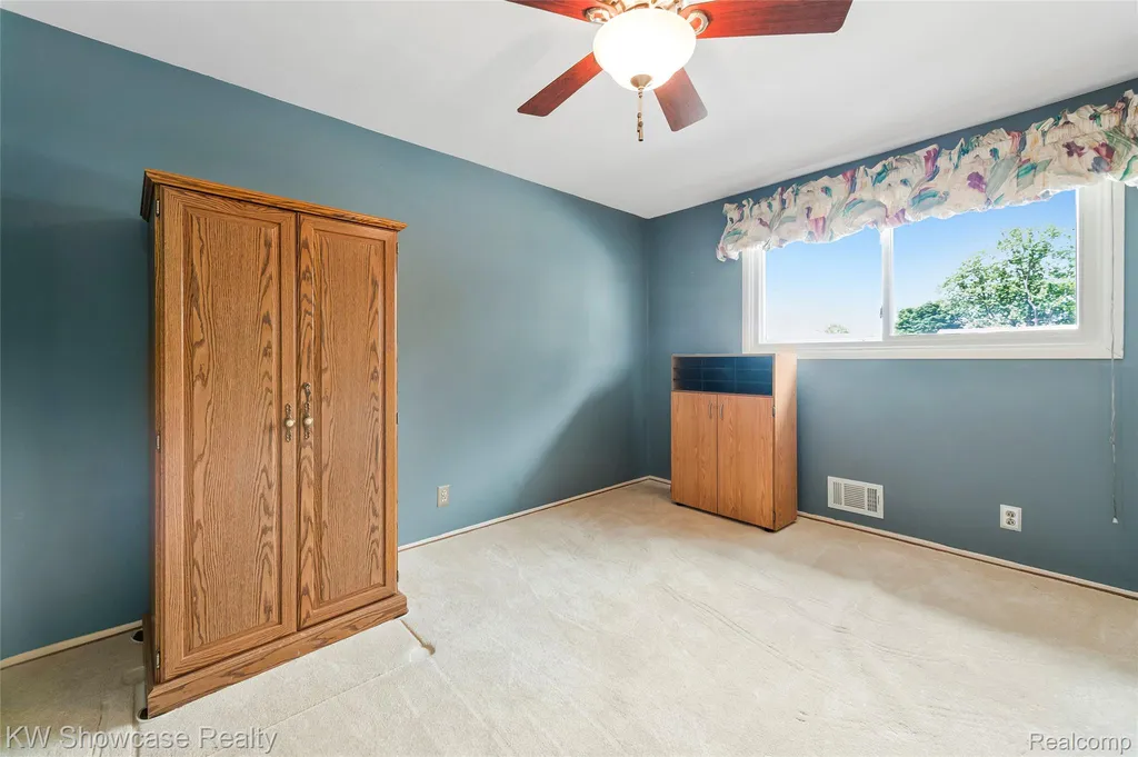 27390 Everett Street Southfield City MI 48076