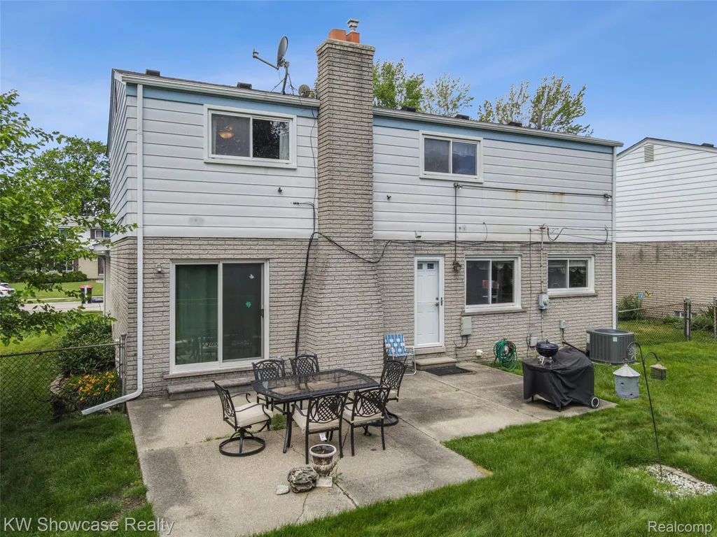 27390 Everett Street Southfield City MI 48076