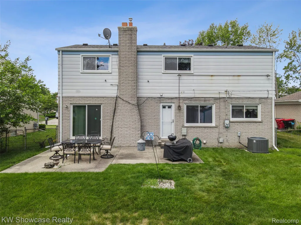 27390 Everett Street Southfield City MI 48076