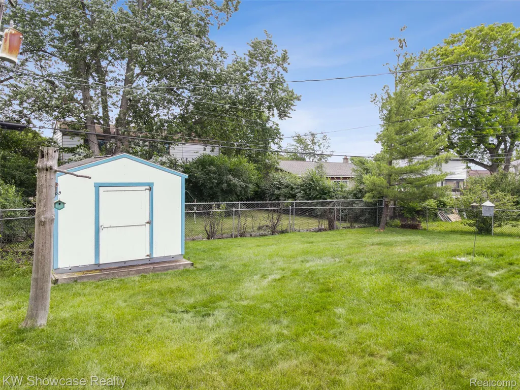27390 Everett Street Southfield City MI 48076