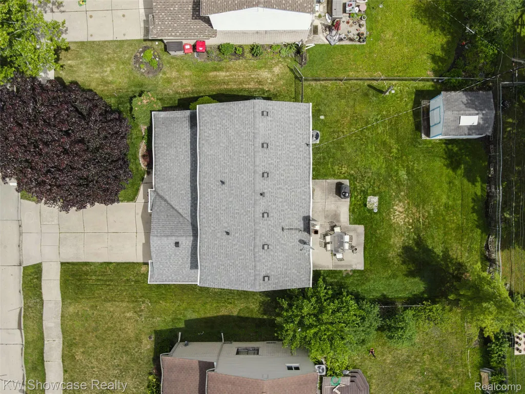 27390 Everett Street Southfield City MI 48076