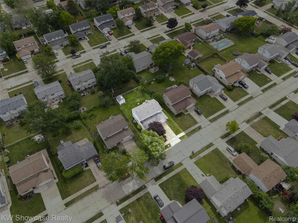 27390 Everett Street Southfield City MI 48076