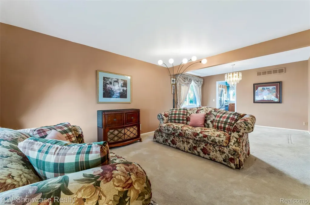 27390 Everett Street Southfield City MI 48076