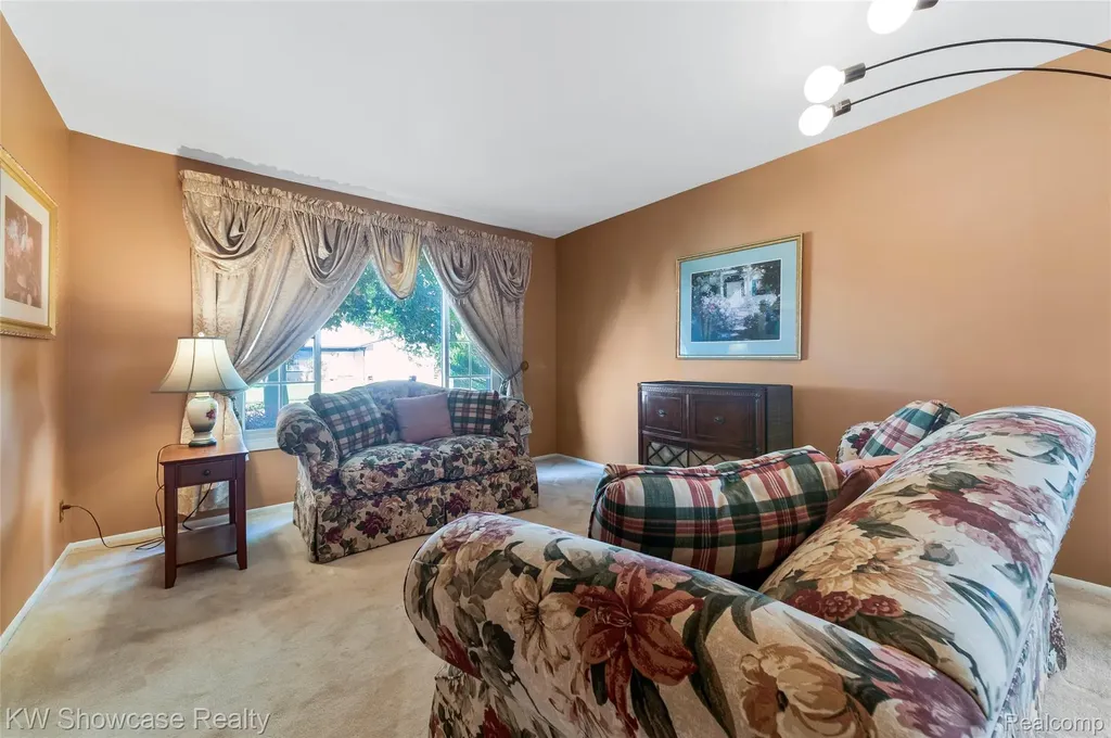 27390 Everett Street Southfield City MI 48076