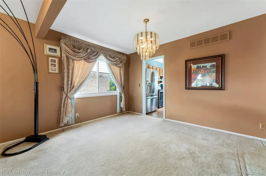 27390 Everett Street Southfield City MI 48076
