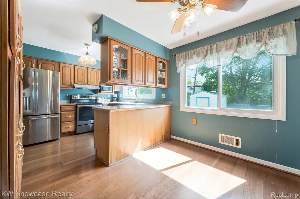 27390 Everett Street Southfield City MI 48076
