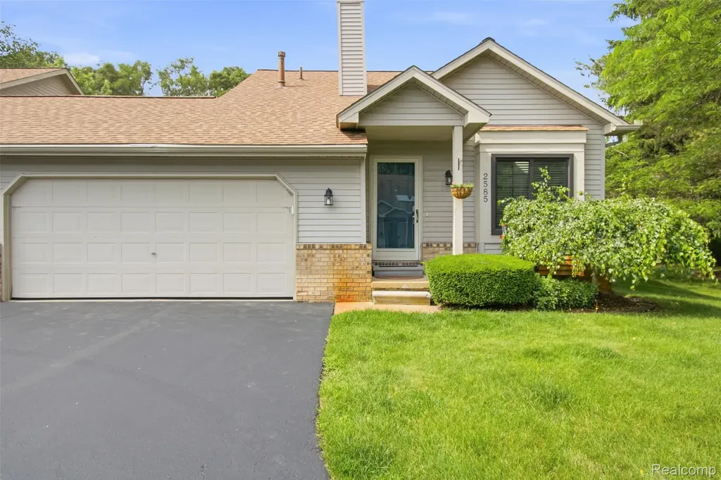 2585 South Commerce Road Wolverine Lake Village MI 48390