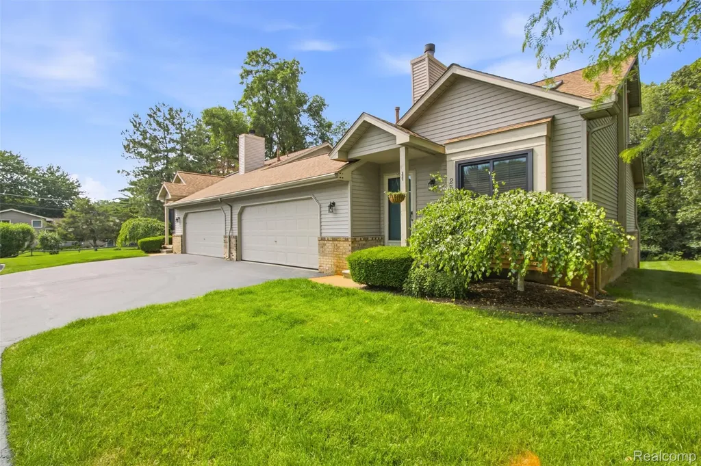 2585 South Commerce Road Wolverine Lake Village MI 48390