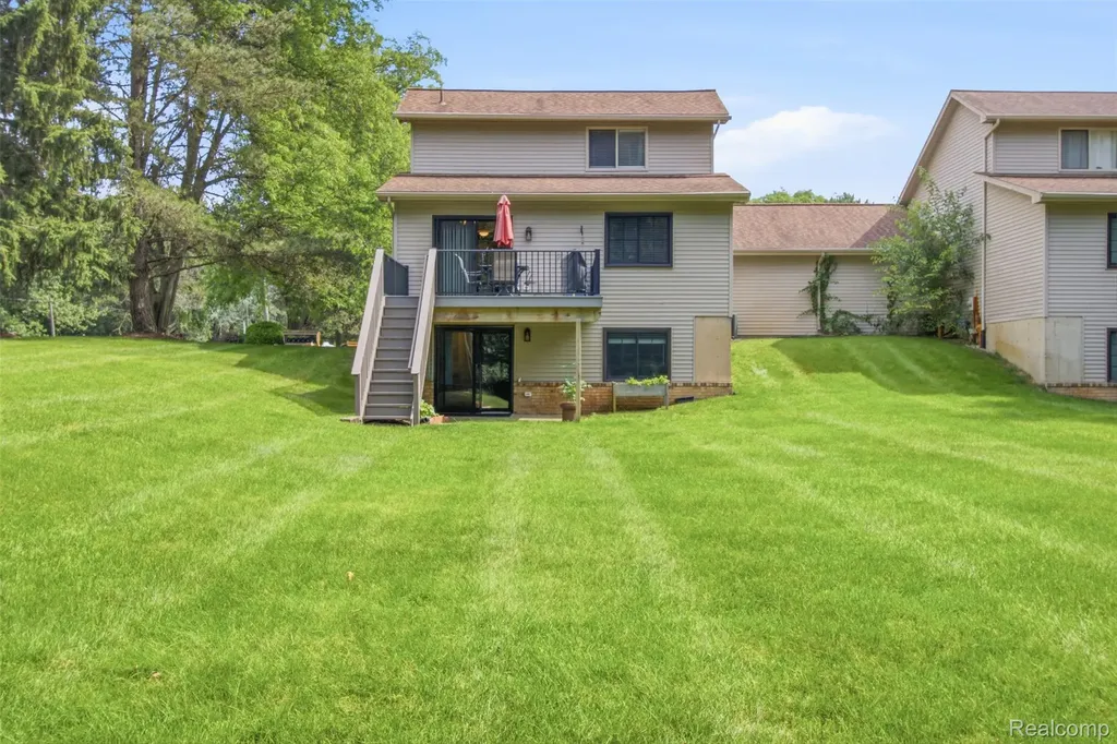 2585 South Commerce Road Wolverine Lake Village MI 48390