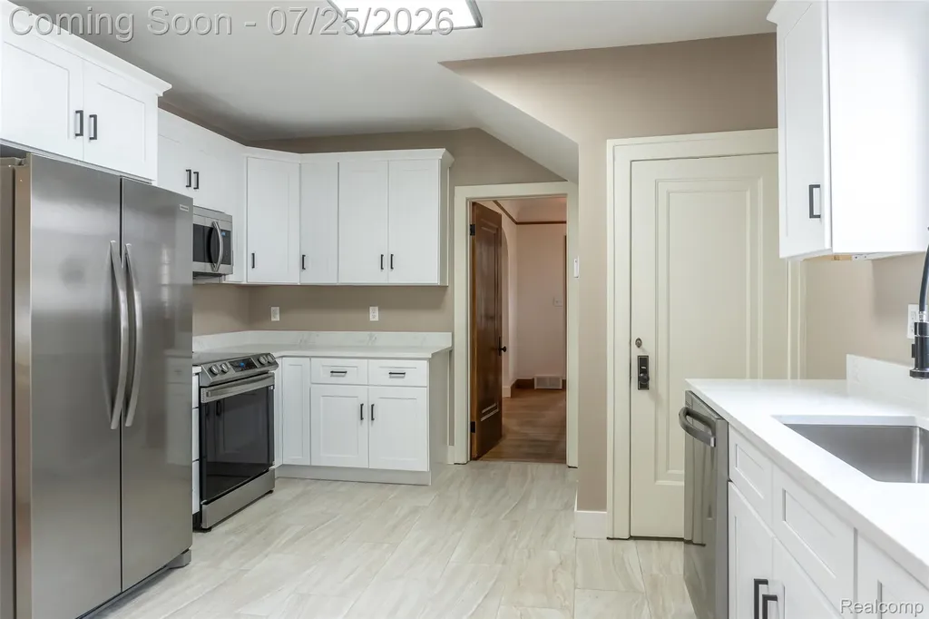 217 Navajo Avenue Pontiac City MI 48341