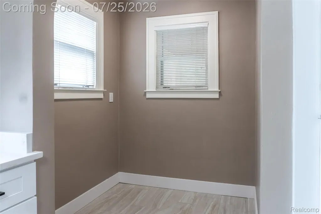 217 Navajo Avenue Pontiac City MI 48341