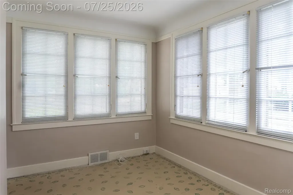 217 Navajo Avenue Pontiac City MI 48341