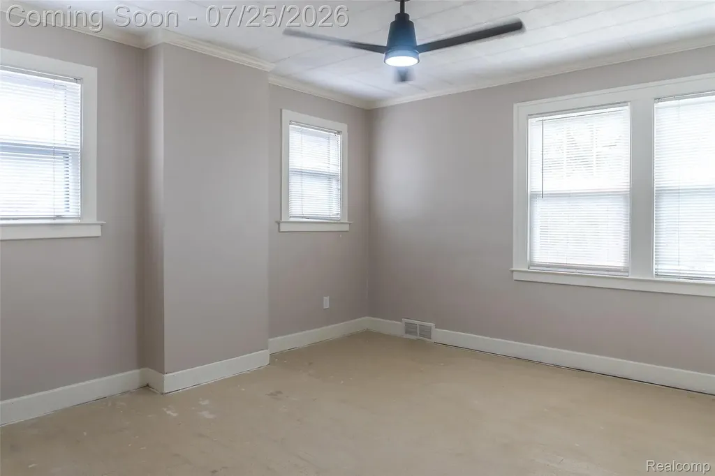 217 Navajo Avenue Pontiac City MI 48341