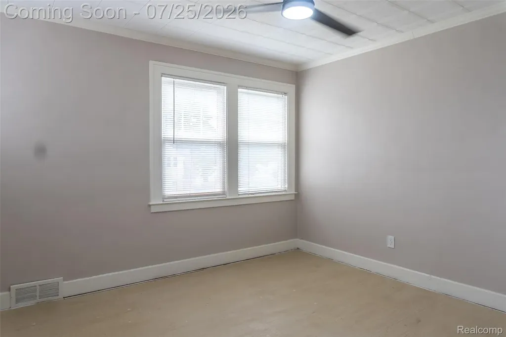217 Navajo Avenue Pontiac City MI 48341