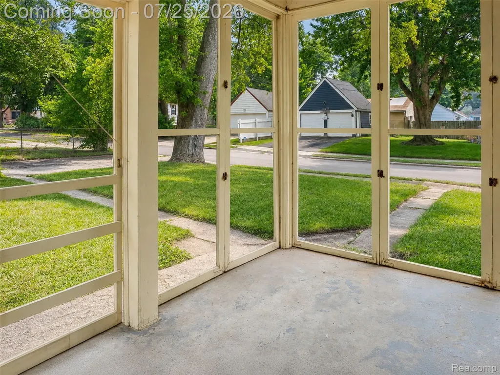 217 Navajo Avenue Pontiac City MI 48341