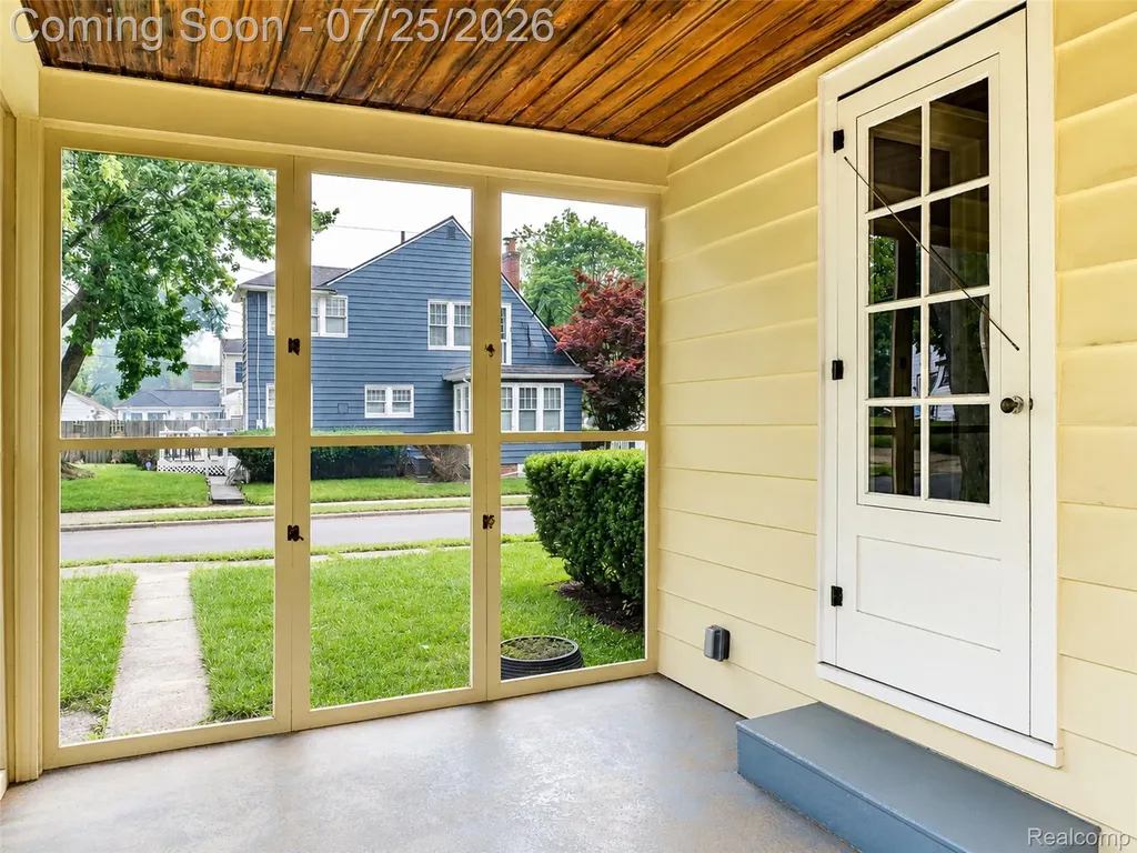 217 Navajo Avenue Pontiac City MI 48341