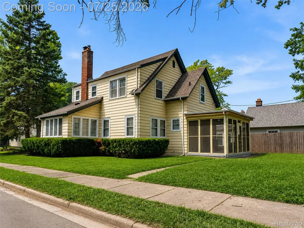 217 Navajo Avenue Pontiac City MI 48341