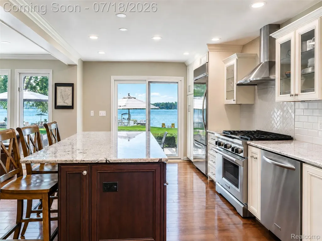 2545 Cedar Key Drive Lake Orion Village MI 48360