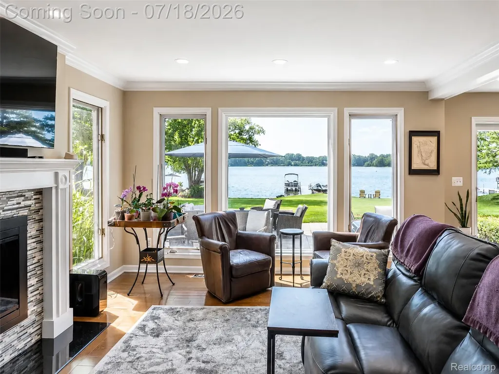2545 Cedar Key Drive Lake Orion Village MI 48360