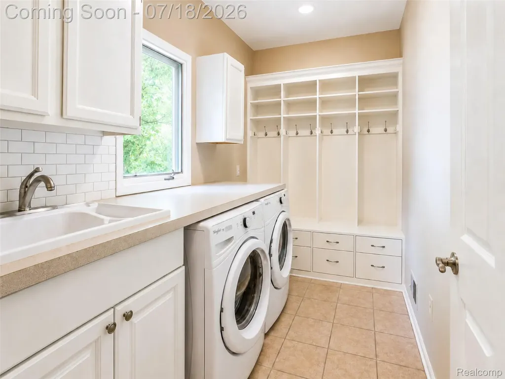 2545 Cedar Key Drive Lake Orion Village MI 48360