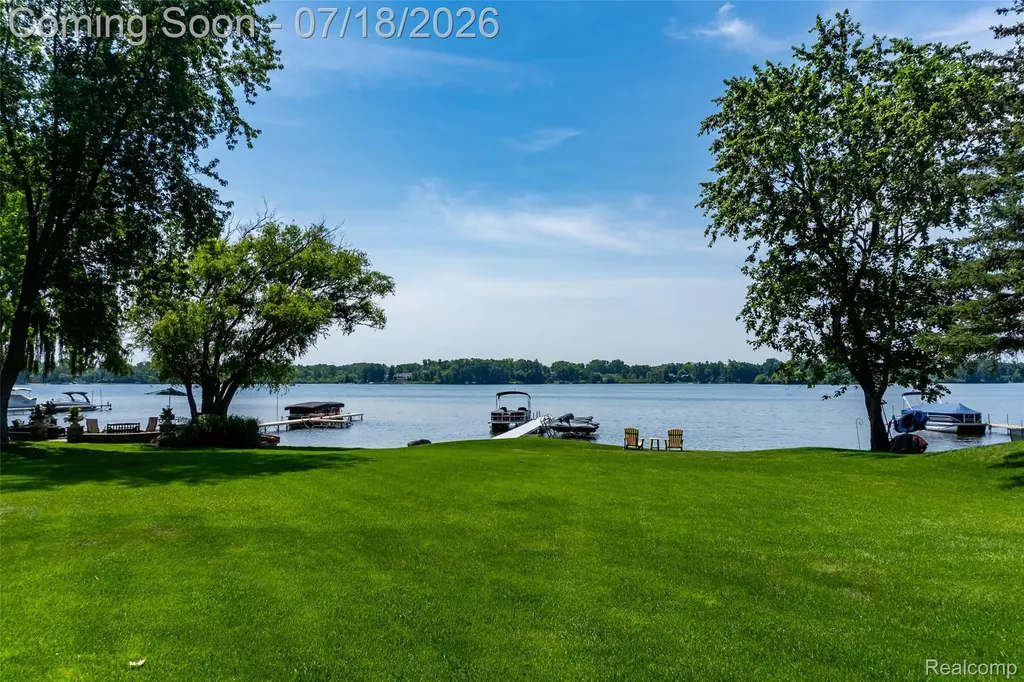 2545 Cedar Key Drive Lake Orion Village MI 48360