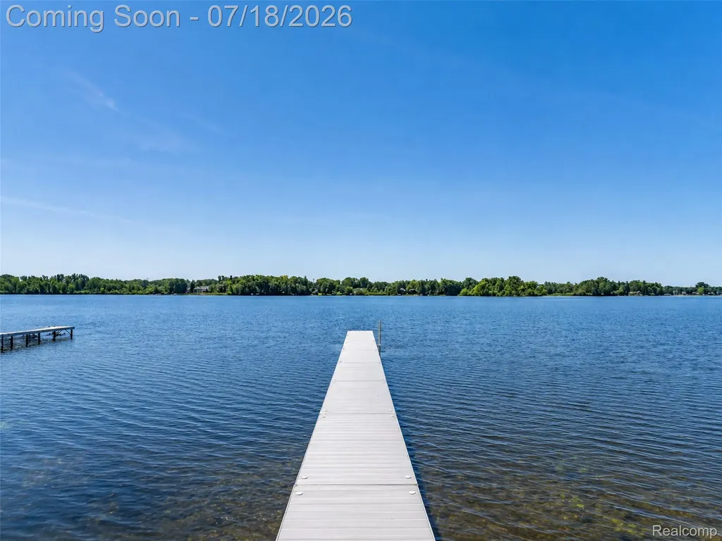 2545 Cedar Key Drive Lake Orion Village MI 48360