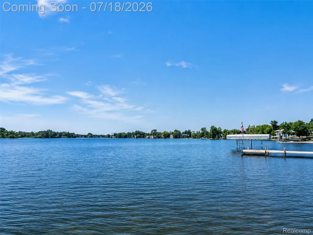 2545 Cedar Key Drive Lake Orion Village MI 48360