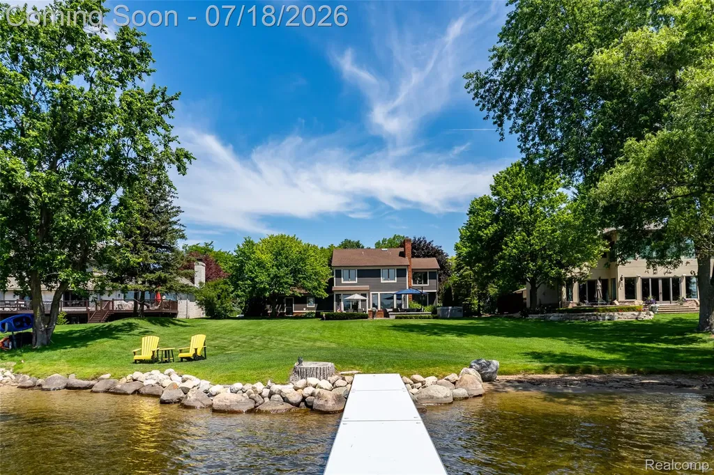 2545 Cedar Key Drive Lake Orion Village MI 48360