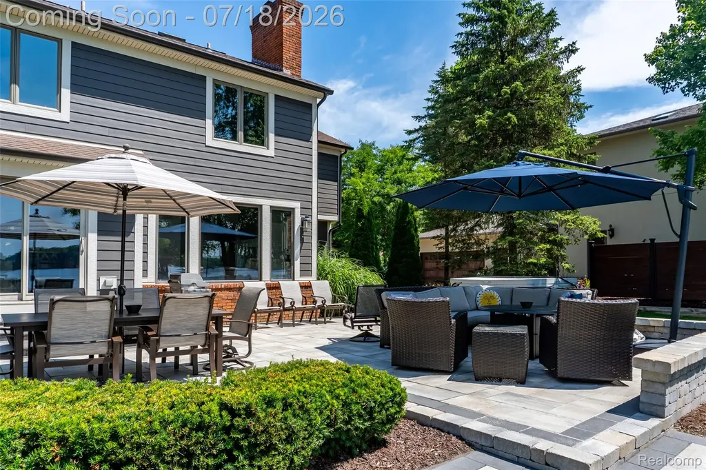 2545 Cedar Key Drive Lake Orion Village MI 48360