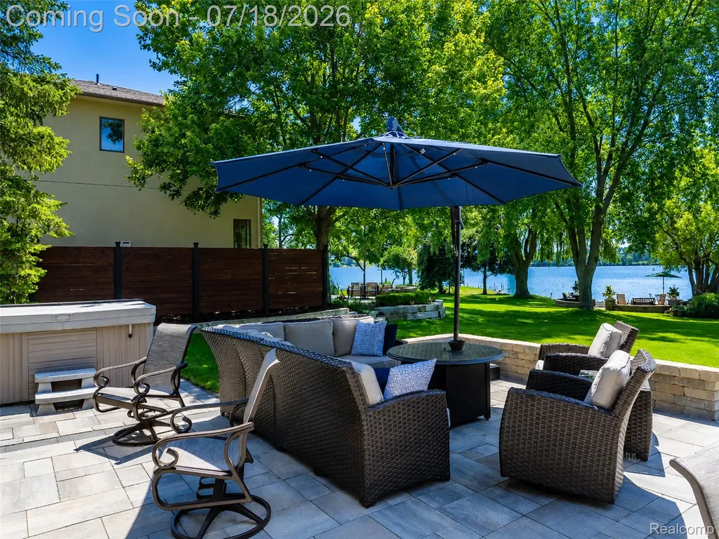 2545 Cedar Key Drive Lake Orion Village MI 48360