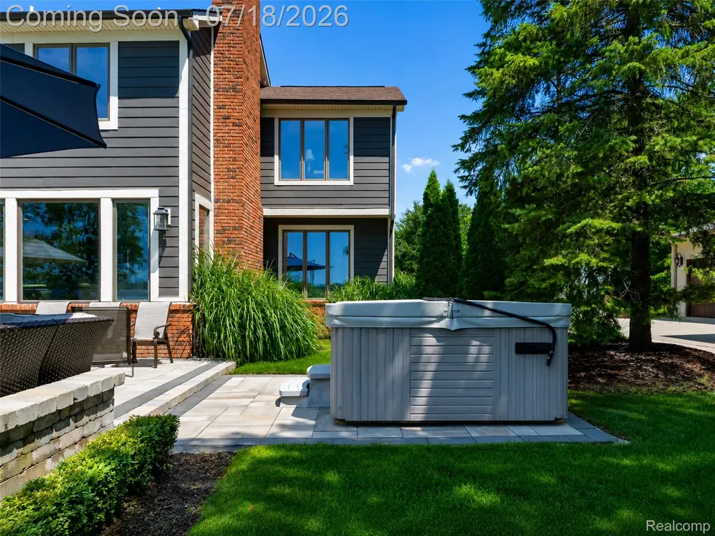 2545 Cedar Key Drive Lake Orion Village MI 48360