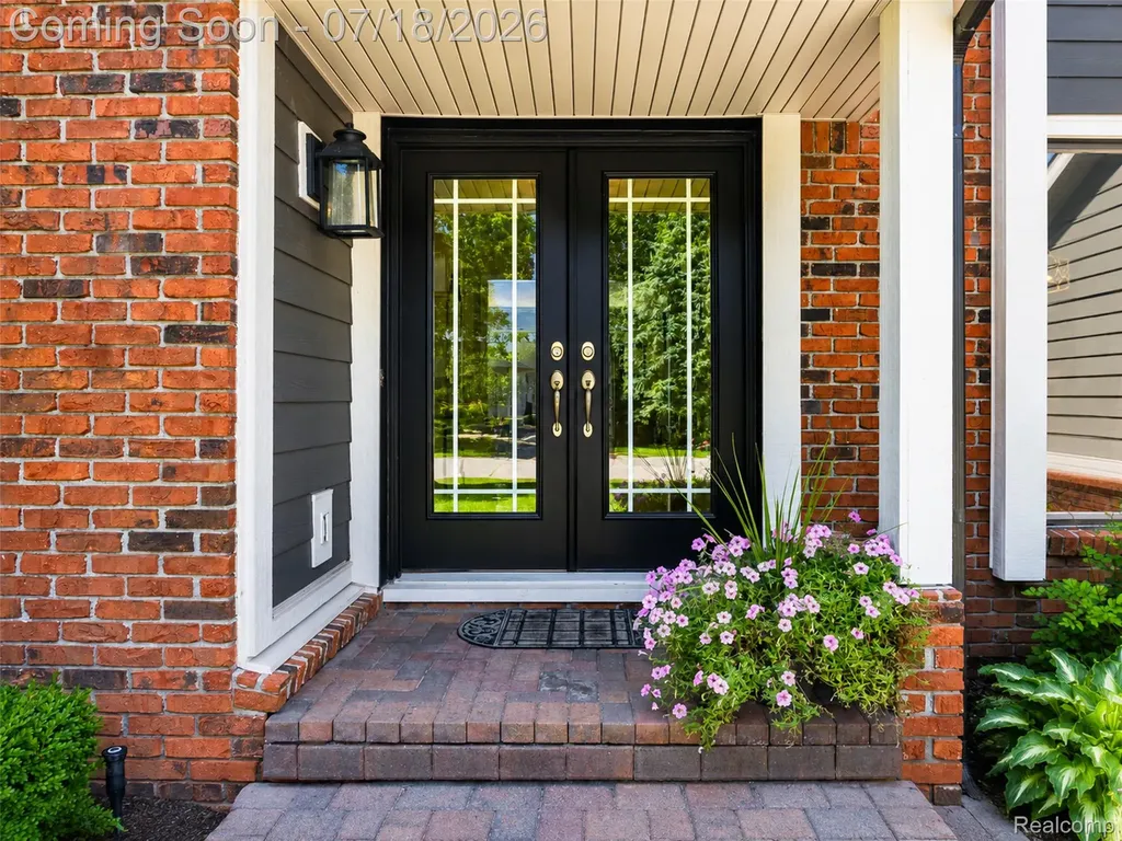 2545 Cedar Key Drive Lake Orion Village MI 48360