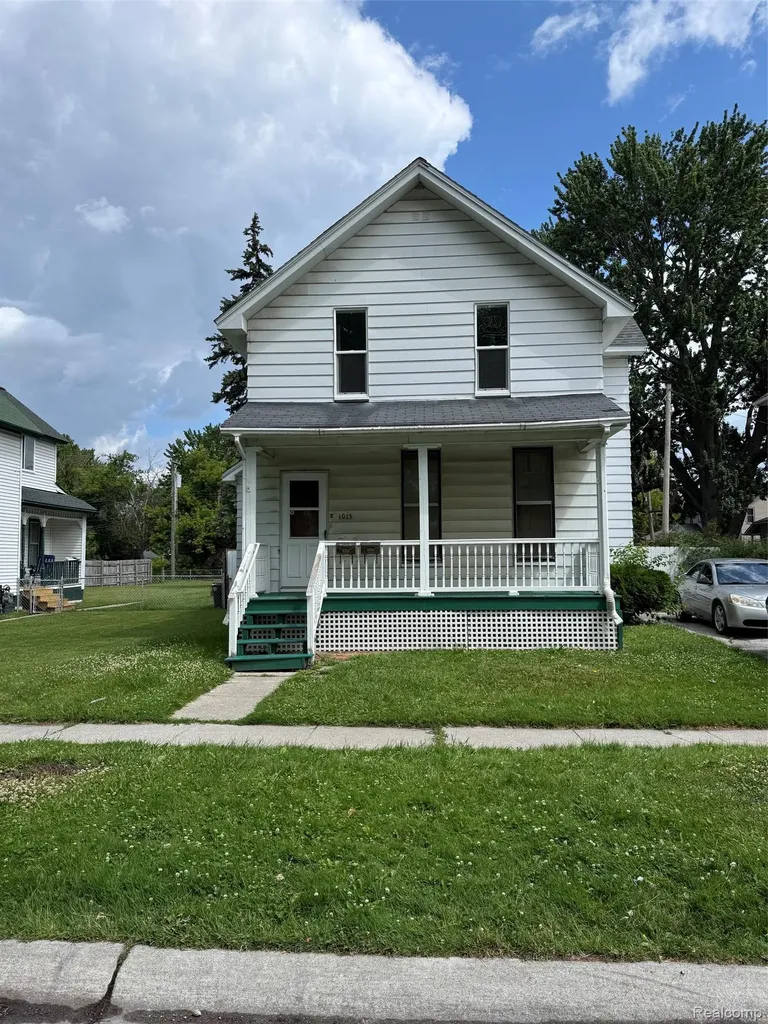 1013 Wall Street Port Huron City MI 48060