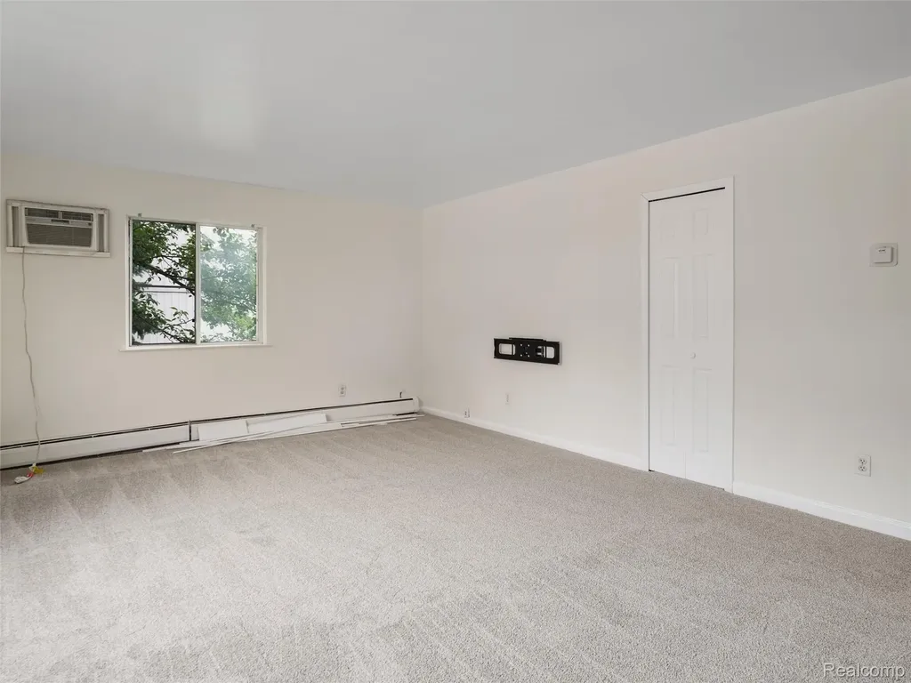 38576 Meadowdale Street Clinton Charter Township MI 48036