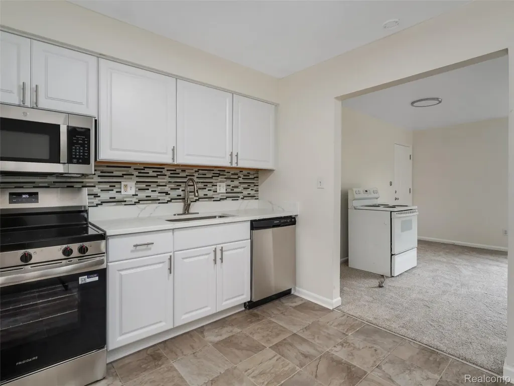 38576 Meadowdale Street Clinton Charter Township MI 48036