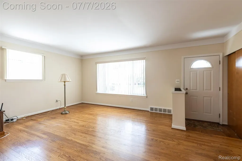 27268 Wagner Drive Warren City MI 48093