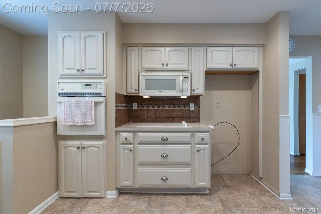 27268 Wagner Drive Warren City MI 48093