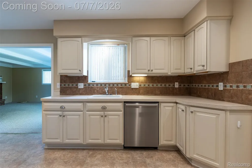 27268 Wagner Drive Warren City MI 48093