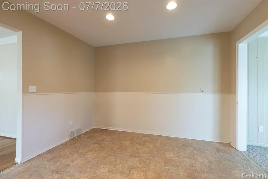 27268 Wagner Drive Warren City MI 48093