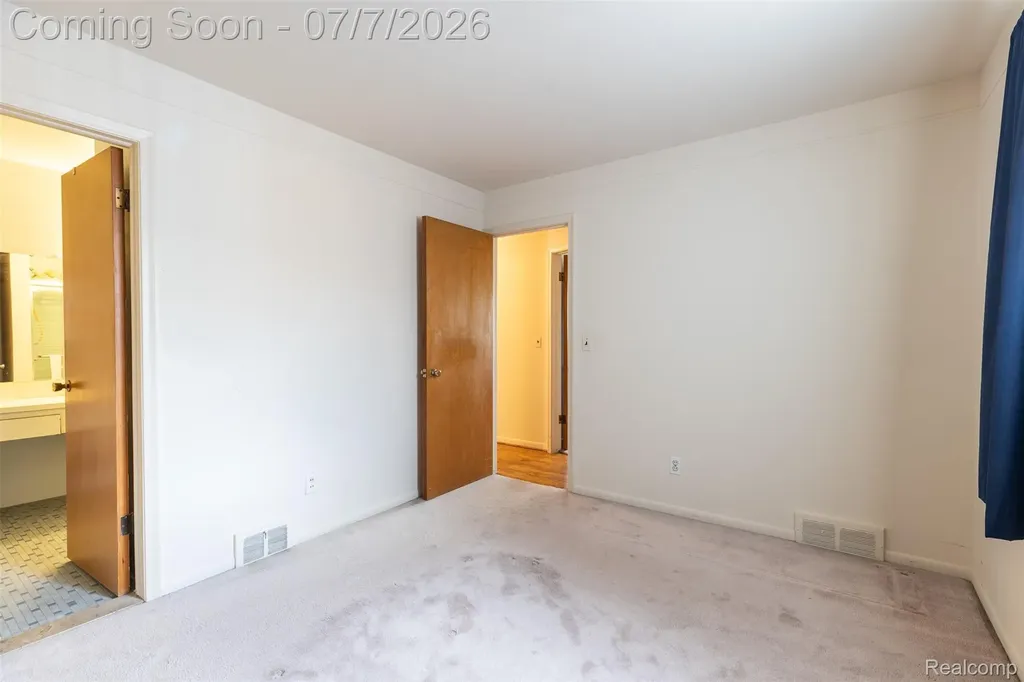 27268 Wagner Drive Warren City MI 48093