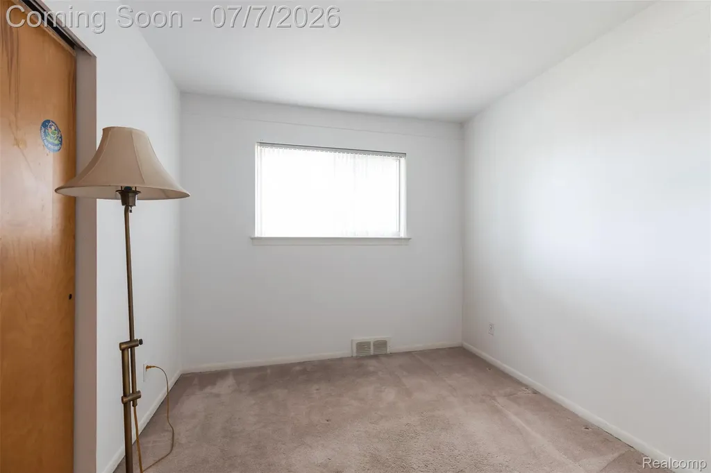 27268 Wagner Drive Warren City MI 48093