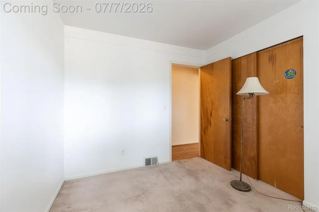27268 Wagner Drive Warren City MI 48093
