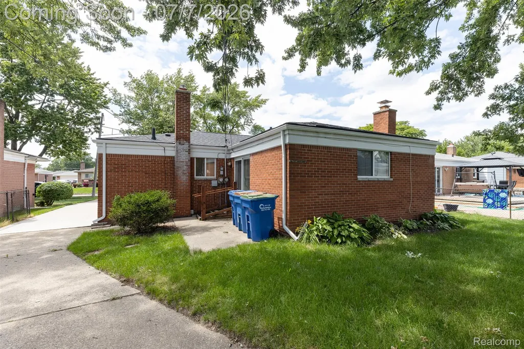 27268 Wagner Drive Warren City MI 48093