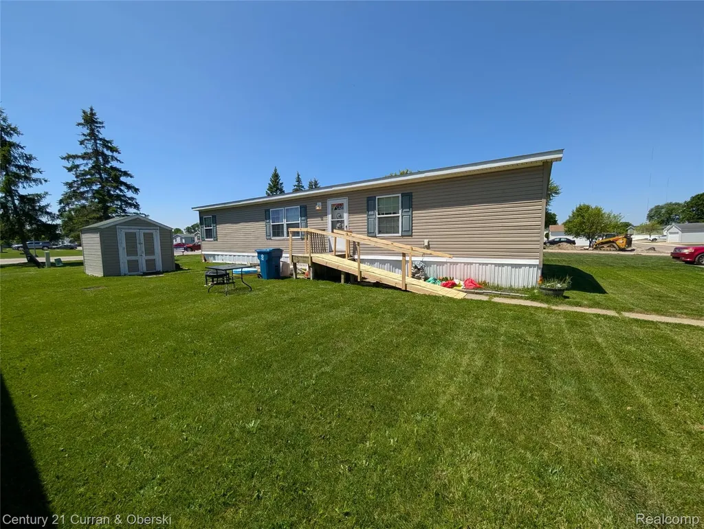 29319 Maple Flat Rock City MI 48134