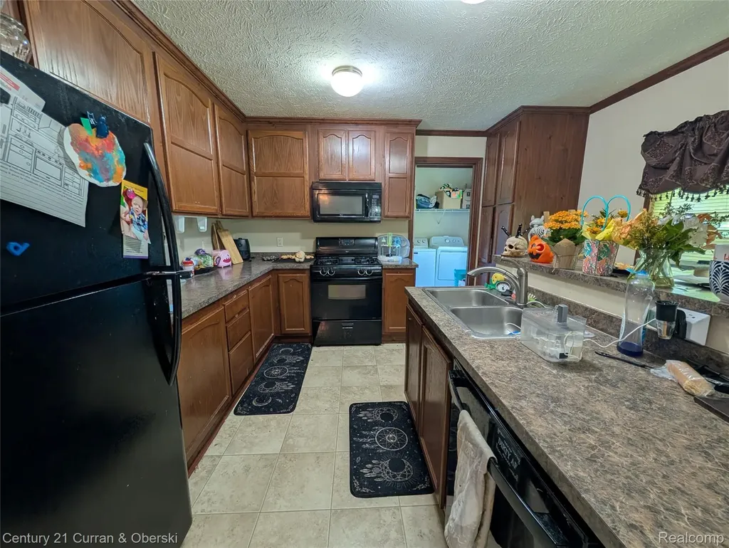 29319 Maple Flat Rock City MI 48134
