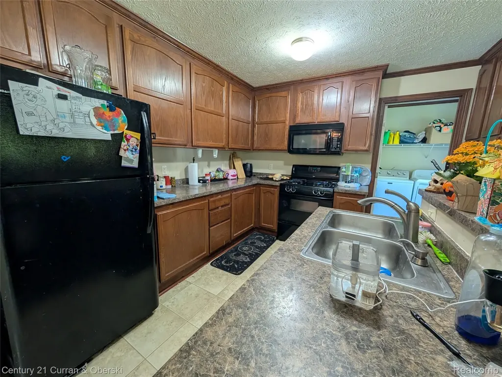 29319 Maple Flat Rock City MI 48134
