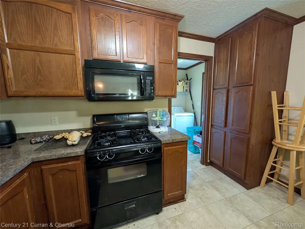 29319 Maple Flat Rock City MI 48134