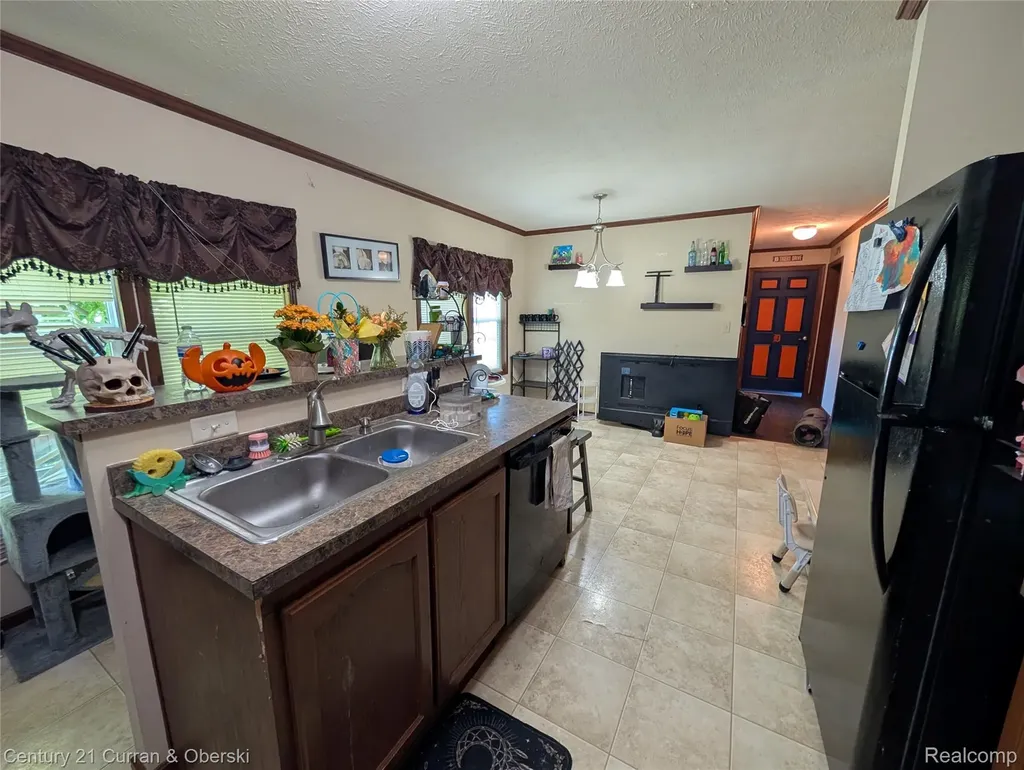 29319 Maple Flat Rock City MI 48134